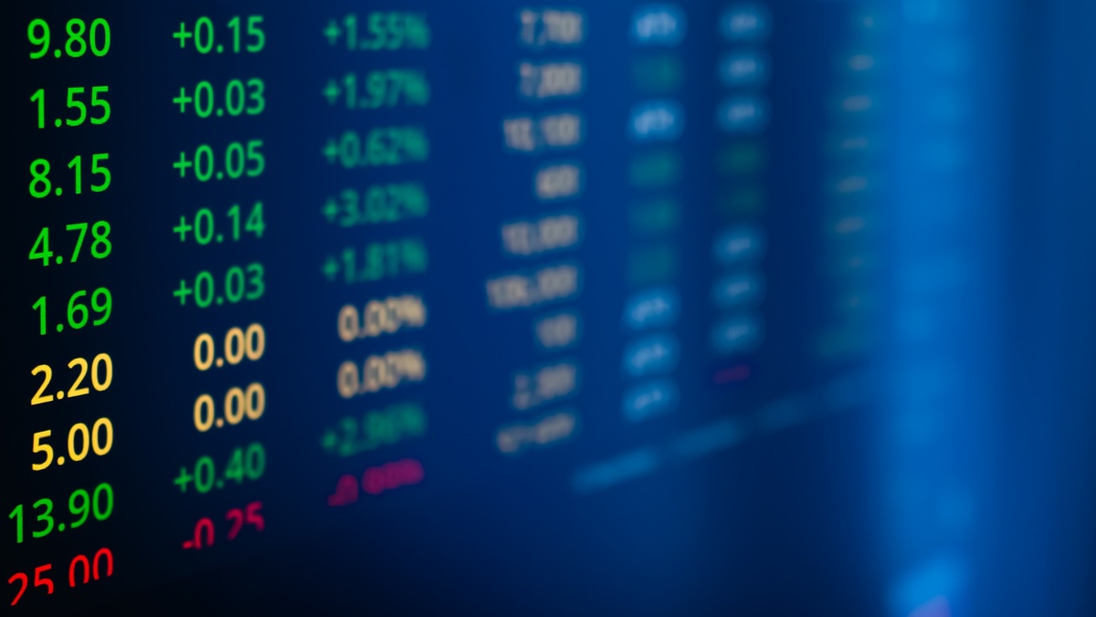 Ibovespa perde fôlego após sequência recorde, enquanto dólar se mantém abaixo de R$ 5